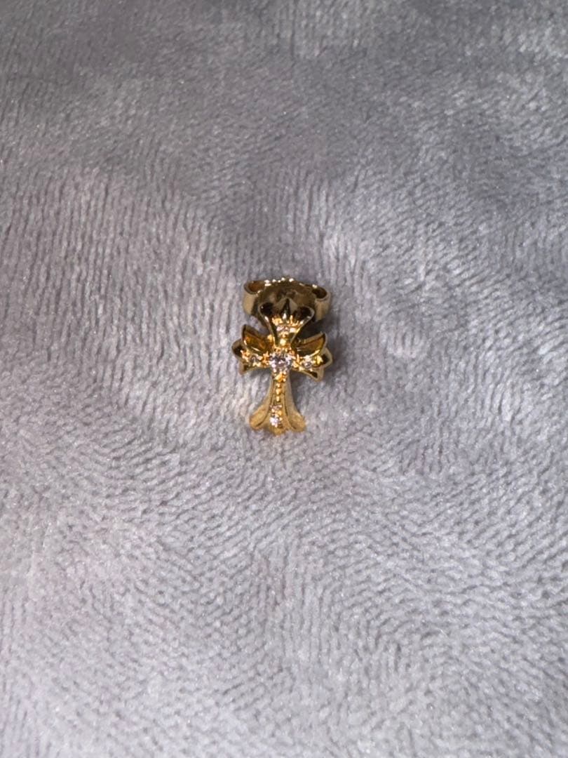 CHクロスベビーファットスタッド ピアス 22K withパヴェダイヤモンド