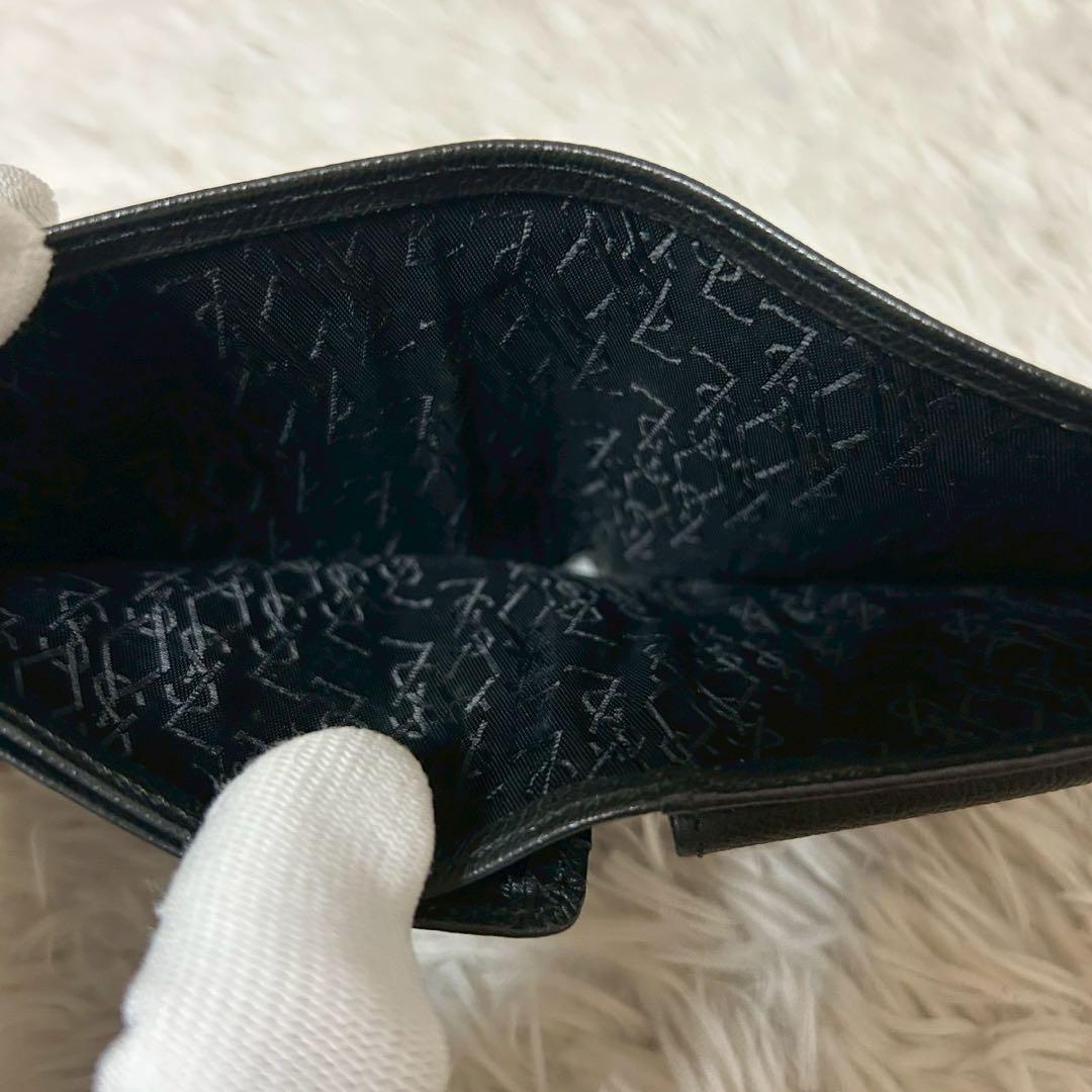 イヴサンローラン 二つ折り財布　ロゴ型押し ブラック