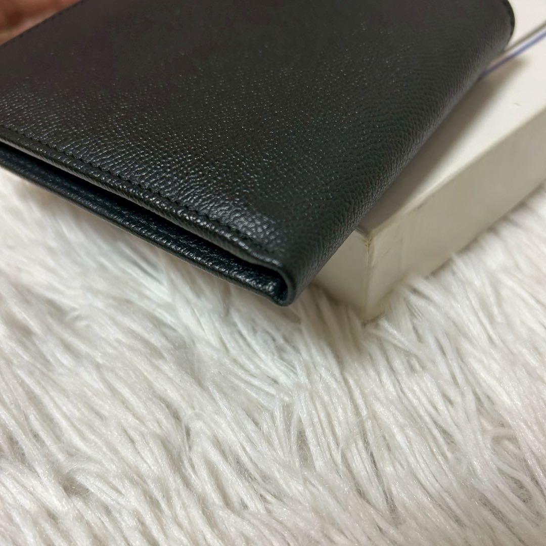 イヴサンローラン 二つ折り財布　ロゴ型押し ブラック