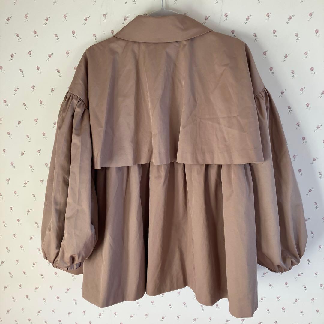 新品タグ付き　YOIHI フリルギャザーステンカラーコート　バルーンスリーブ