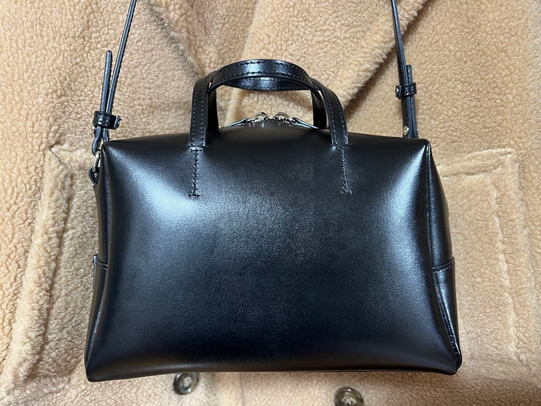 YAHKI ブラック ソフトボストン型ショルダーバッグ