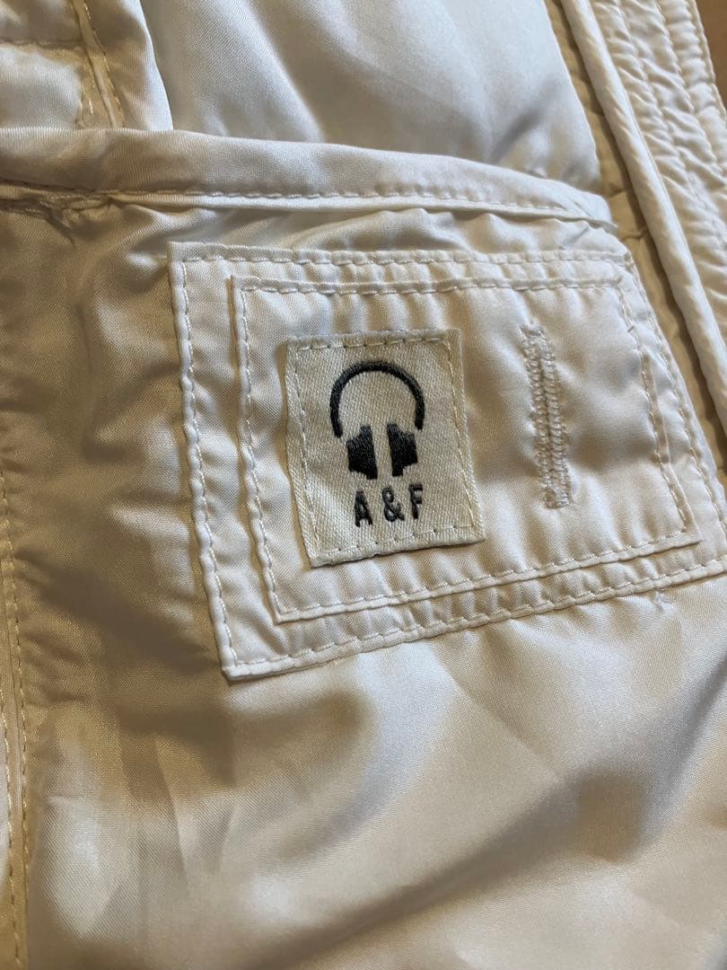 アバクロンビーアンドフィッチ　ホワイト キルティングダウンベスト　新品未使用