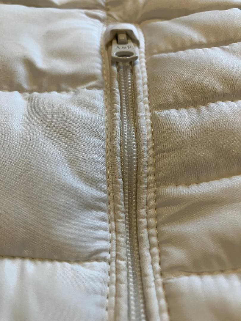 アバクロンビーアンドフィッチ　ホワイト キルティングダウンベスト　新品未使用