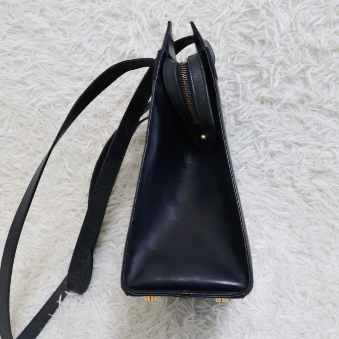 サルヴァトーレフェラガモ　ショルダーバッグ ブラック