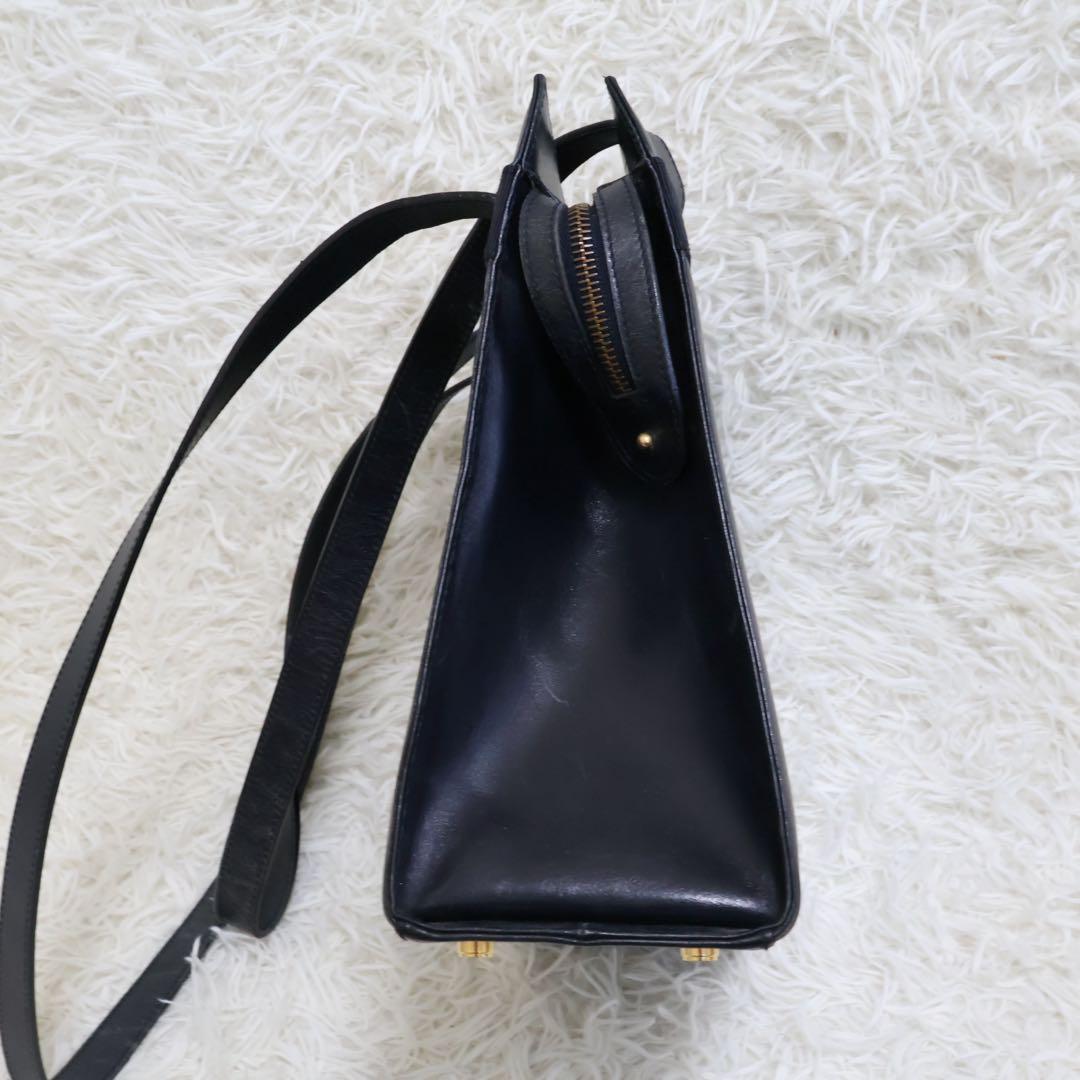 サルヴァトーレフェラガモ　ショルダーバッグ ブラック