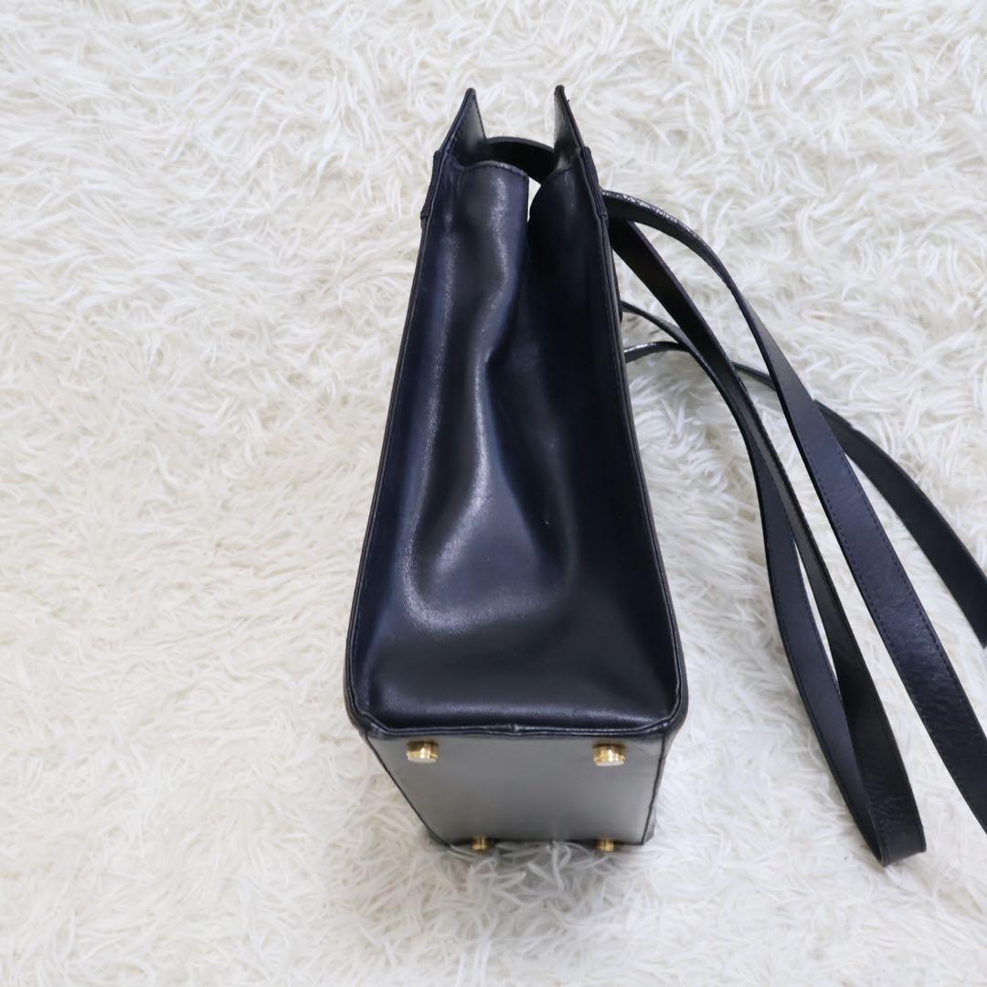 サルヴァトーレフェラガモ　ショルダーバッグ ブラック