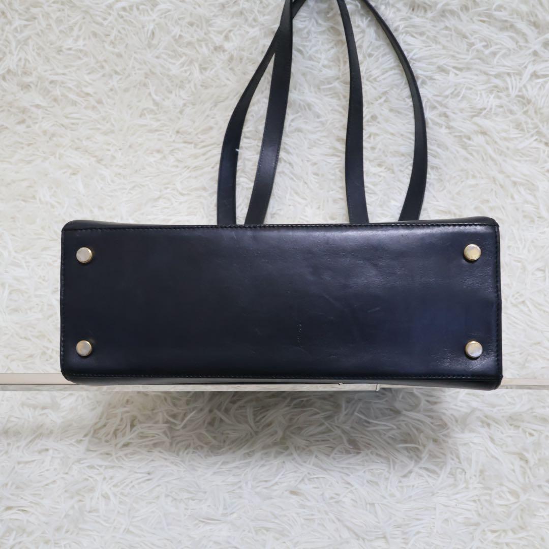 サルヴァトーレフェラガモ　ショルダーバッグ ブラック