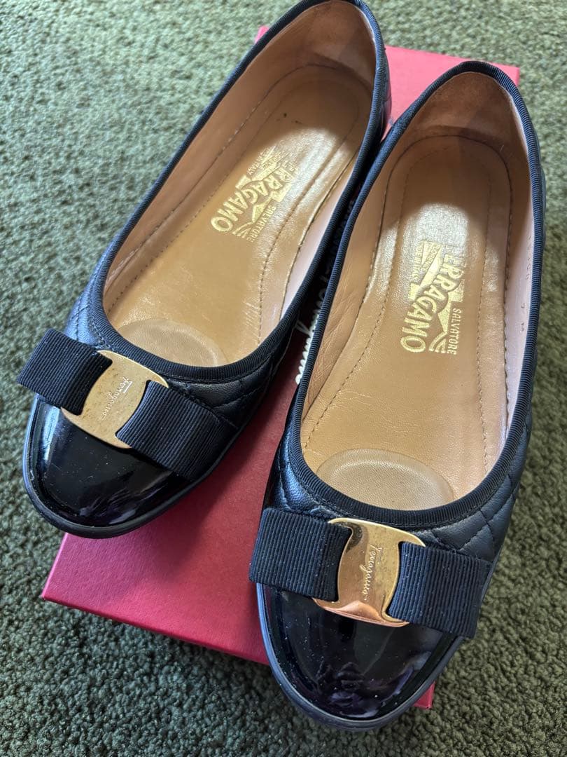 Salvatore Ferragamo ブラック バレエシューズ　中古　美品