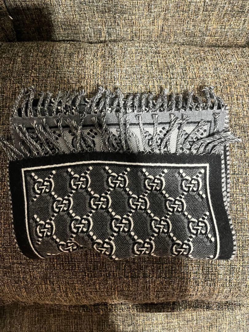 グッチ　マフラー