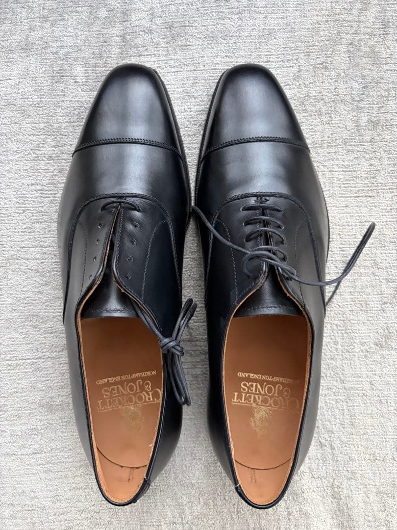 Crockett & Jones 黒　ストレートチップ