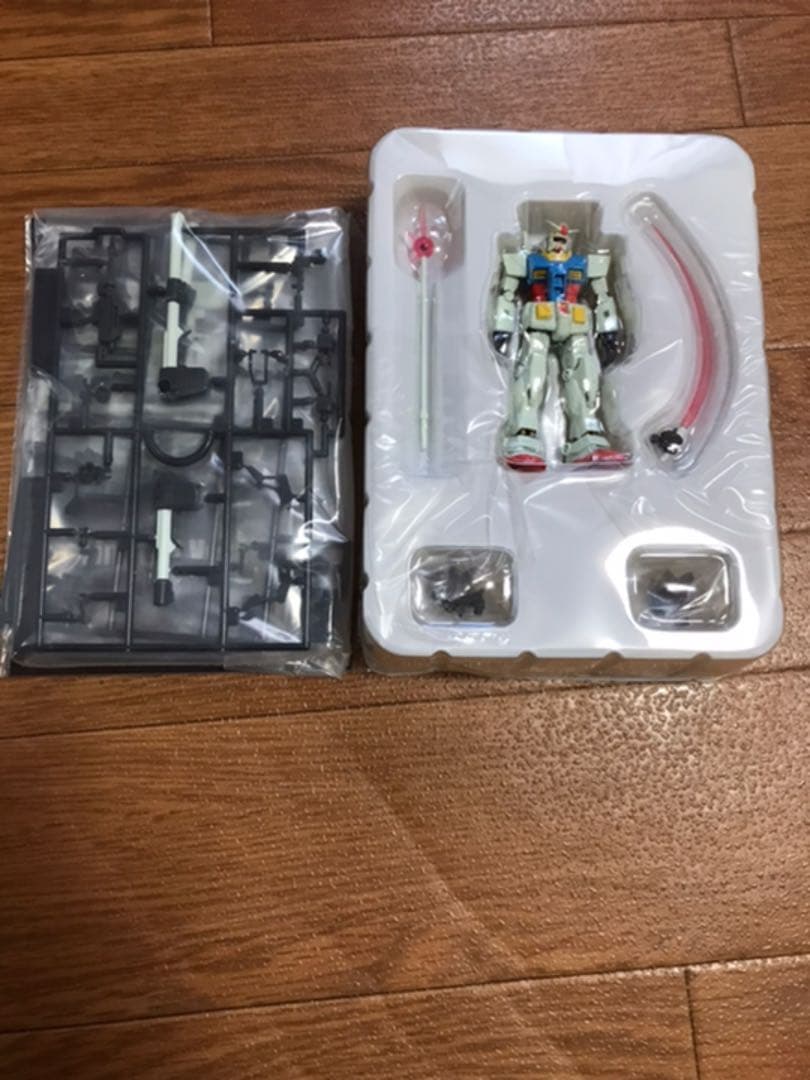 機動戦士ガンダムDVD BOX 1.2 & プラモデル