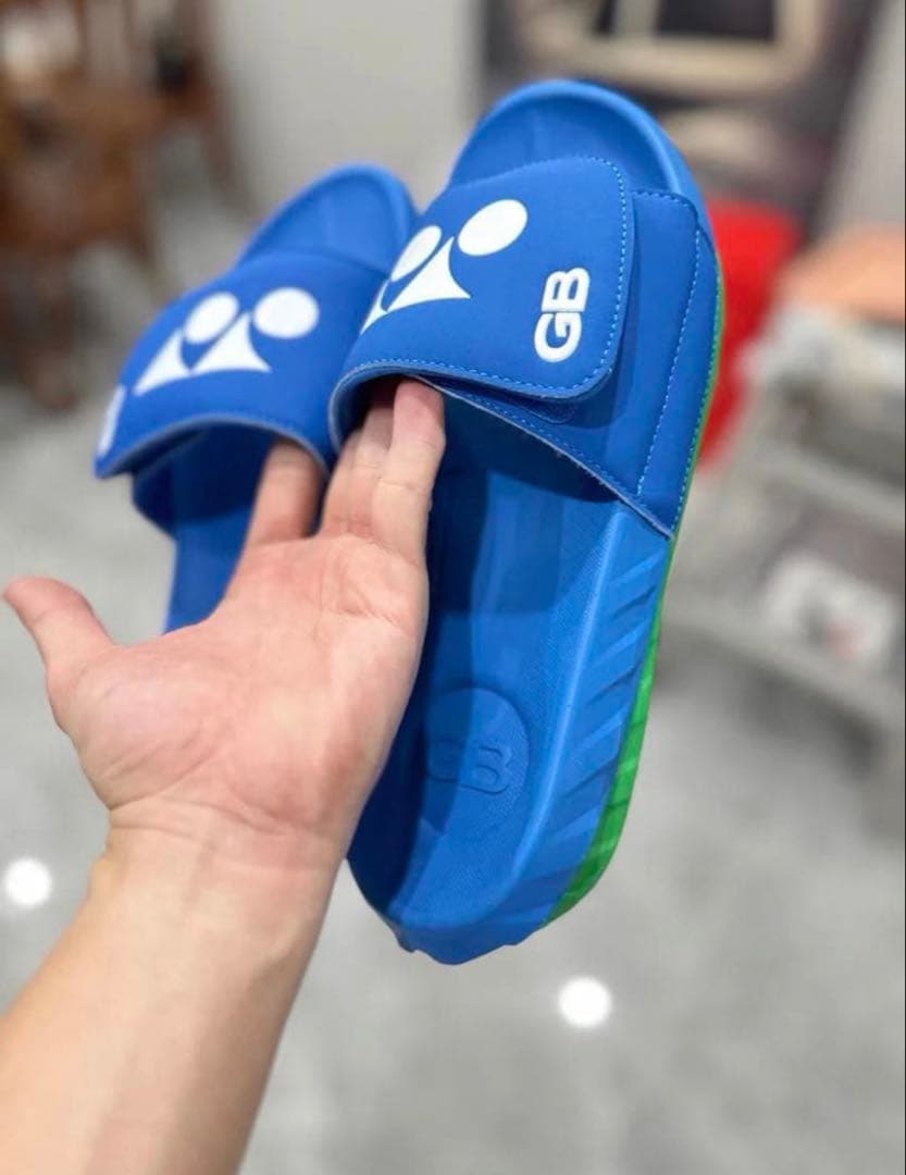 ヨネックス　サンダル　海外限定　27cm 1点のみ