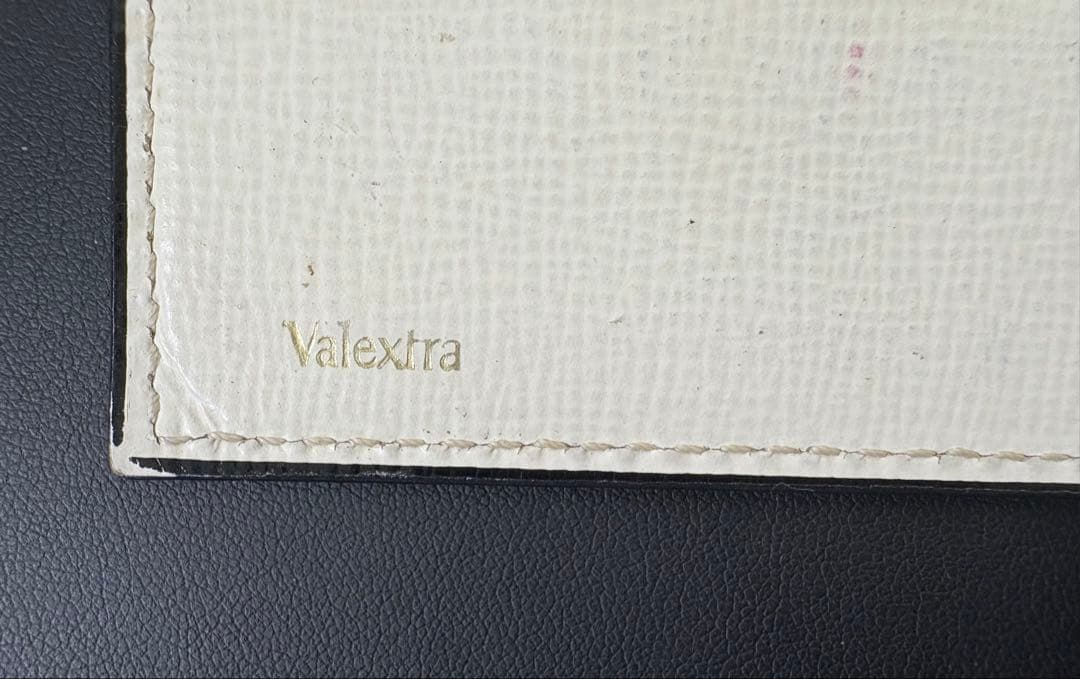 ヴァレクストラ　レザー　マネークリップ　白