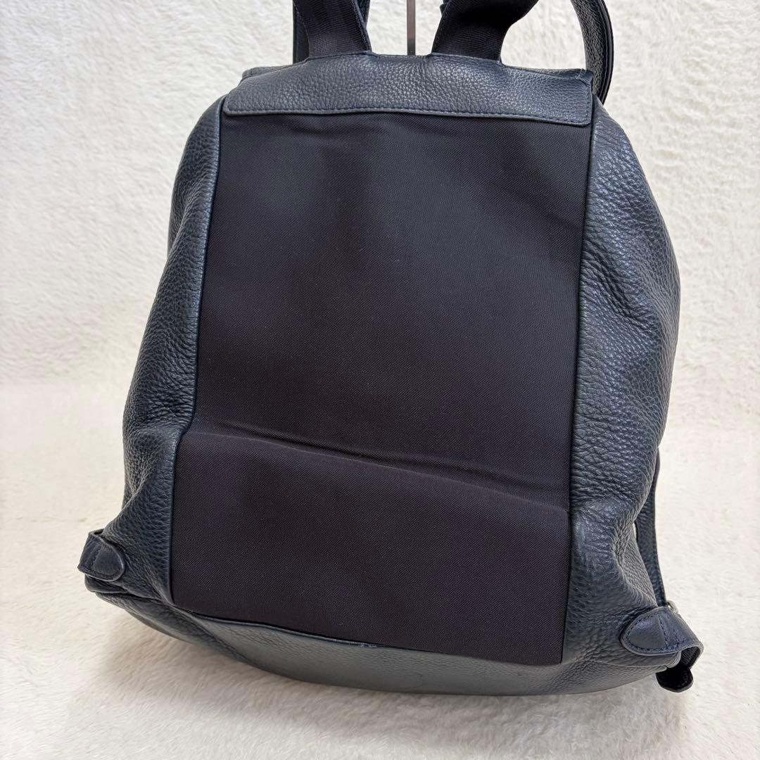 ペッレモルビダ メイデンボヤージュ フラップバックパック リュック レザー 紺色