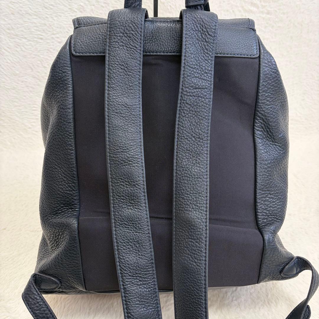 ペッレモルビダ メイデンボヤージュ フラップバックパック リュック レザー 紺色