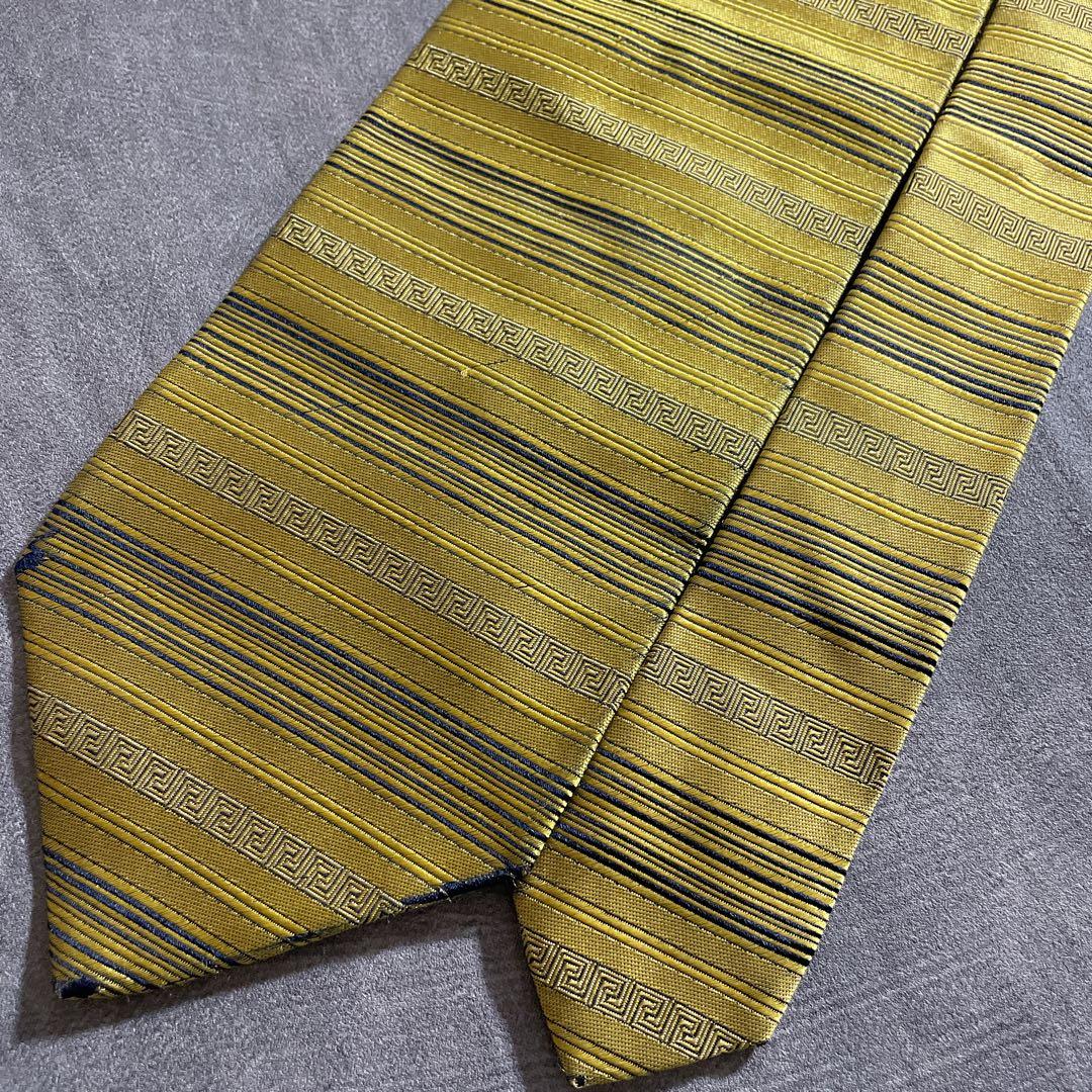 極上 漆黒ウール 黒金ボタン ダブルブレストスーツ × VERUSACEネクタイ