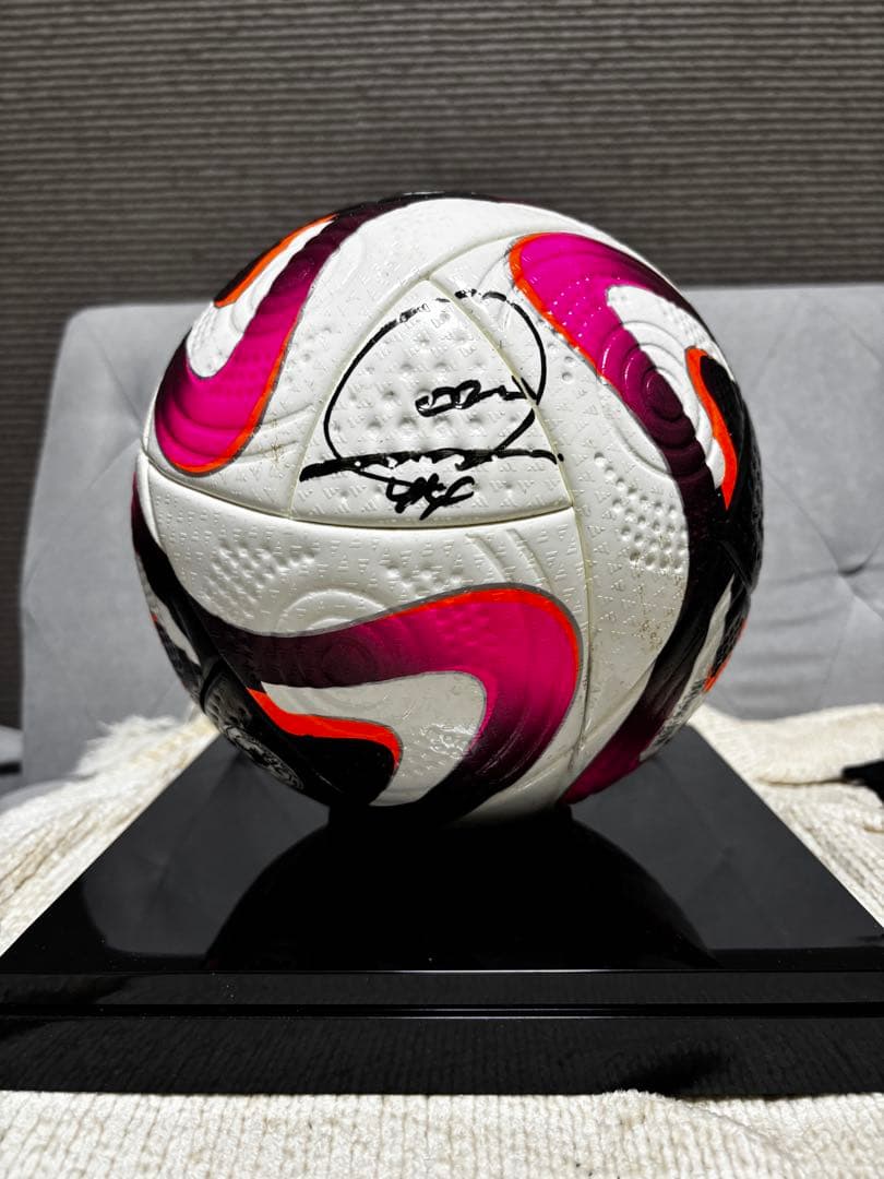 T*3様 サッカーボール 小野伸二サイン入り 保護ケース付き　コネクト24