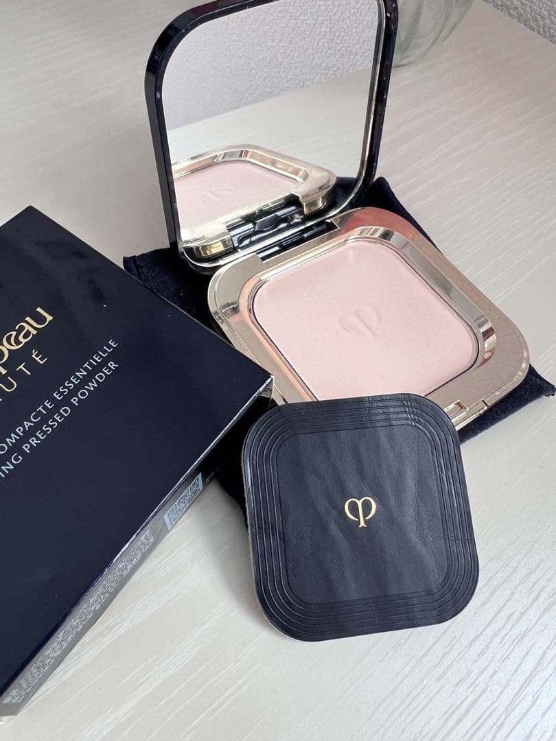 クレ・ド・ポー ポーテプードルコンパクトエサンシエルn