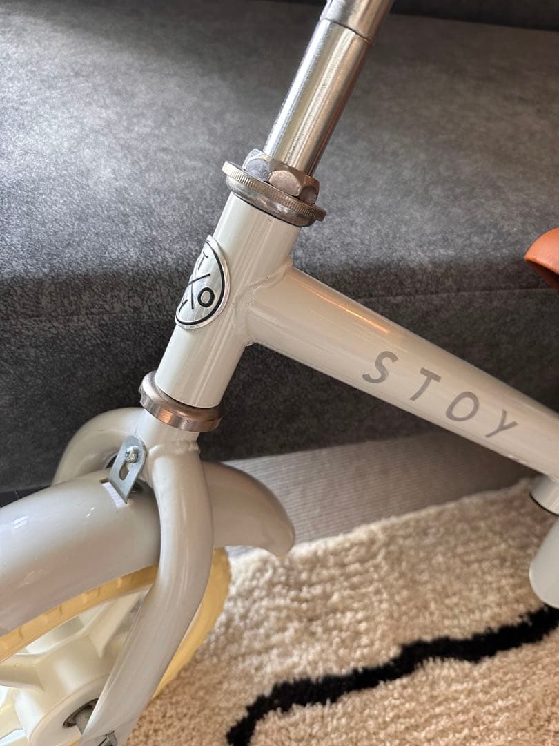 stoy キッズバイク　グレージュ