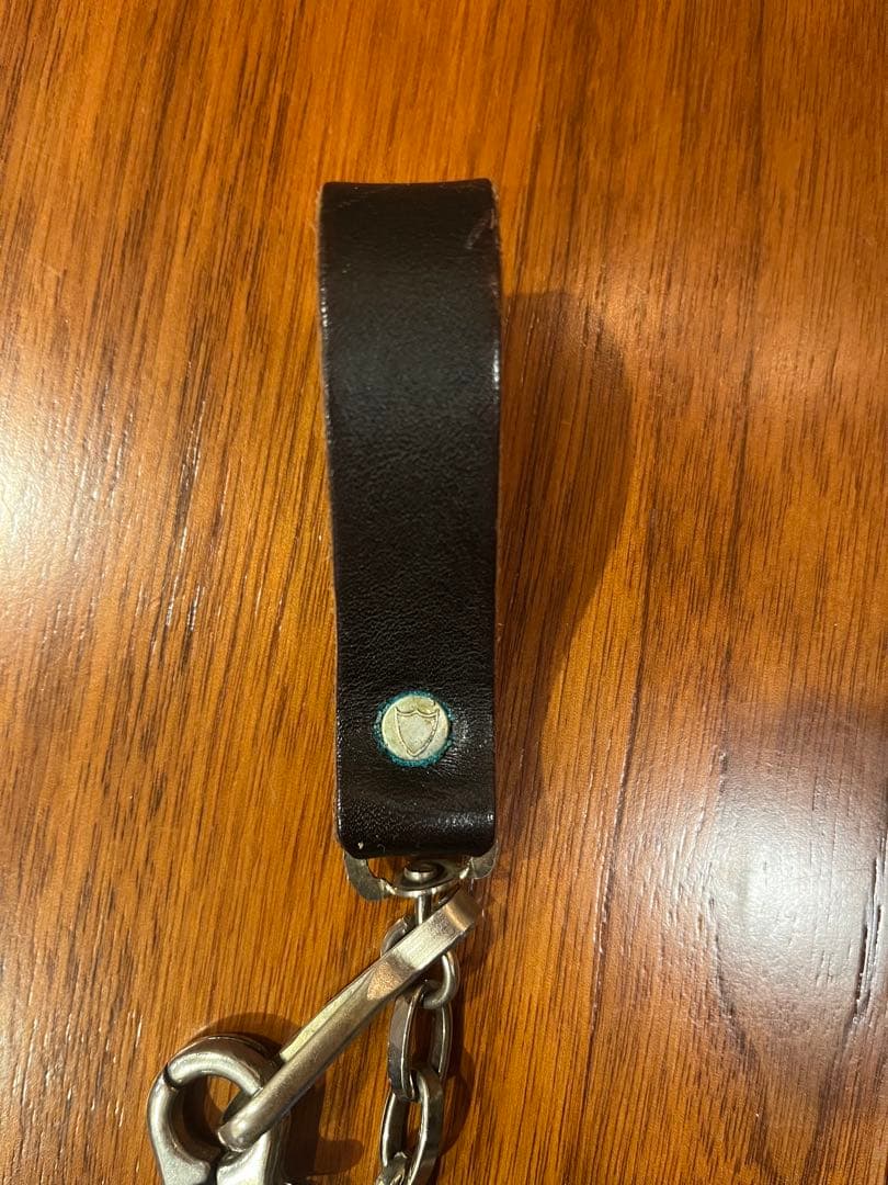 HTC スタッズ付きレザーウォレットチェーン