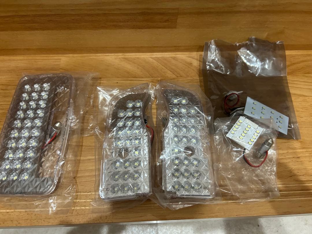 30プリウス　LEDルームランプ