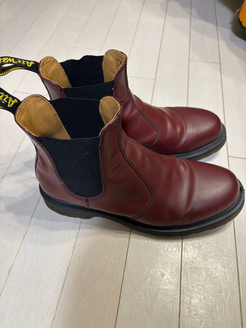 ドクターマーチン2976チェルシーブーツ（サイドゴアブーツ）チェリーレッドカラー