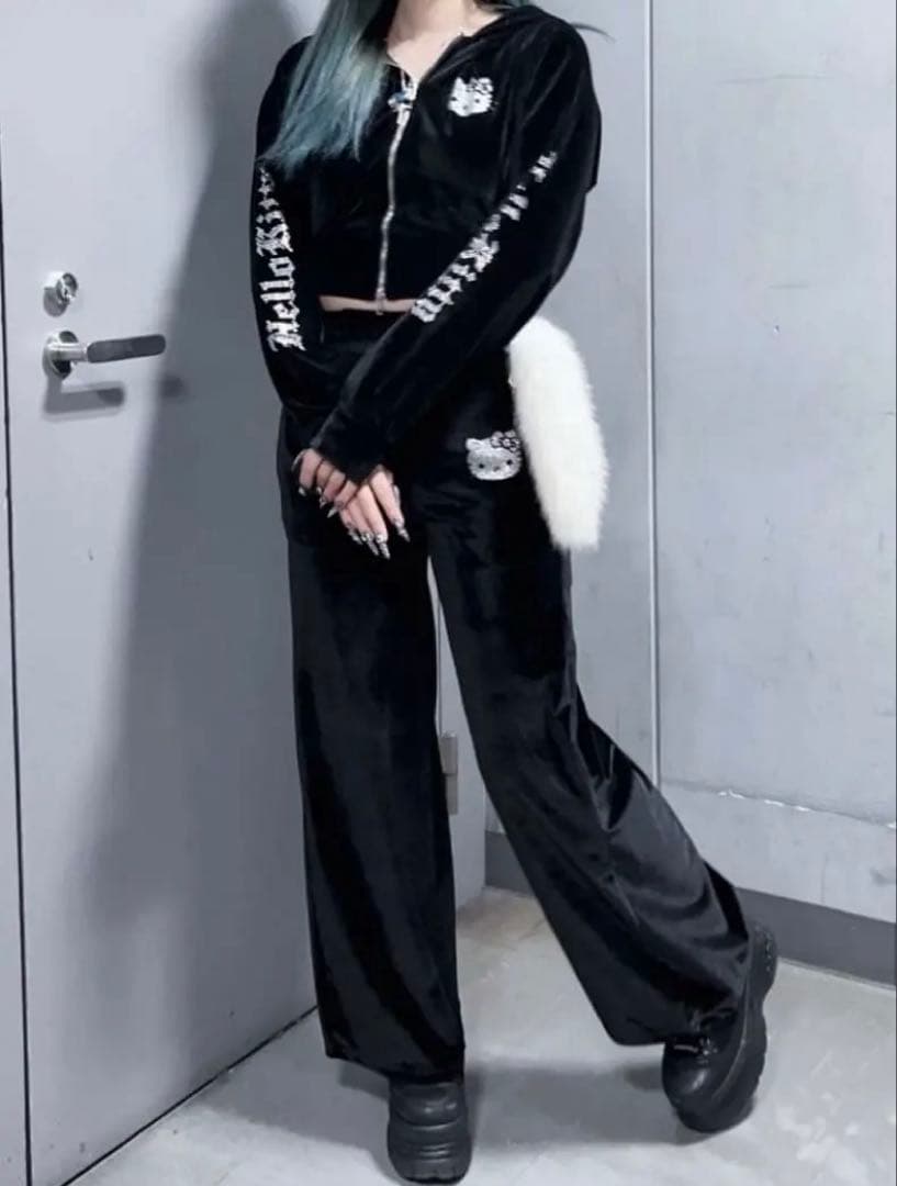 【希少】WEGO × HELLO KITTYコラボベロアパーカー　パンツ　キティ