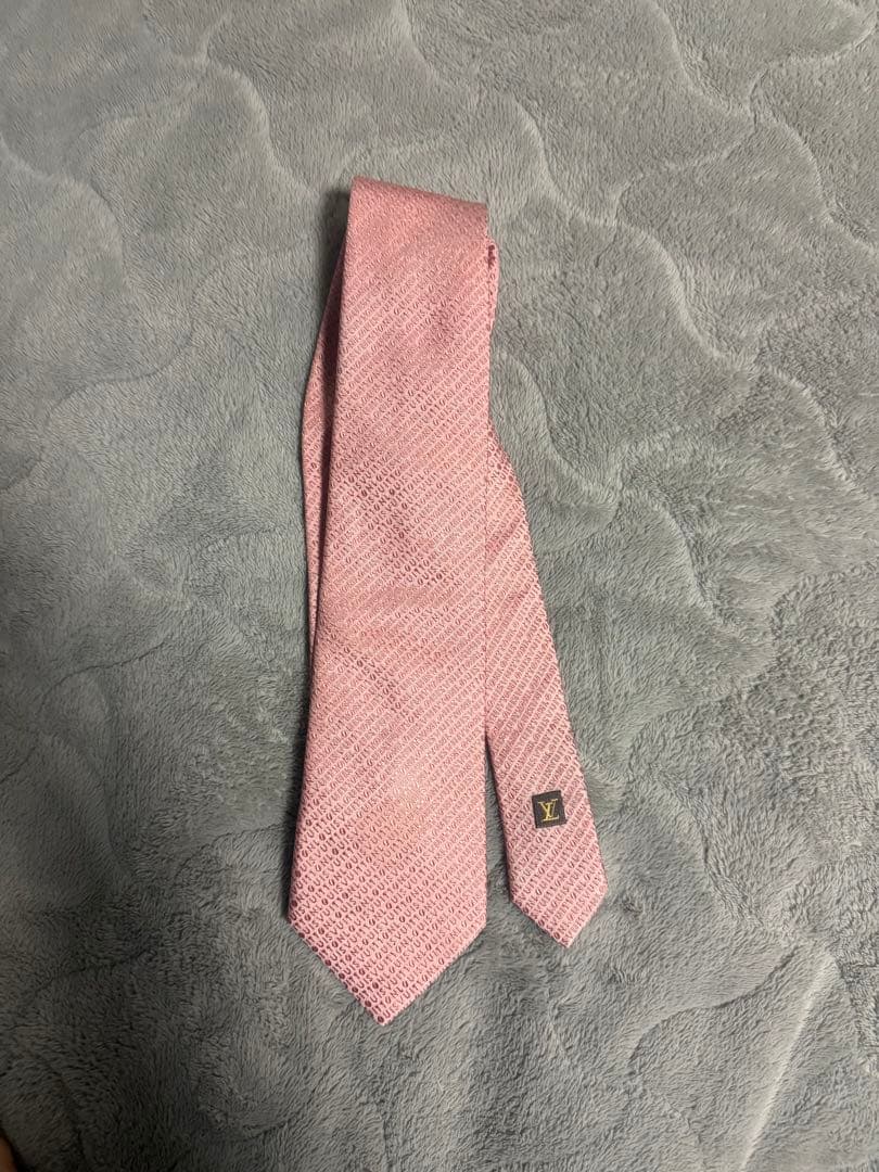 Louis Vuitton ピンク ネクタイ　成人式 モノグラム 期間限定値下げ