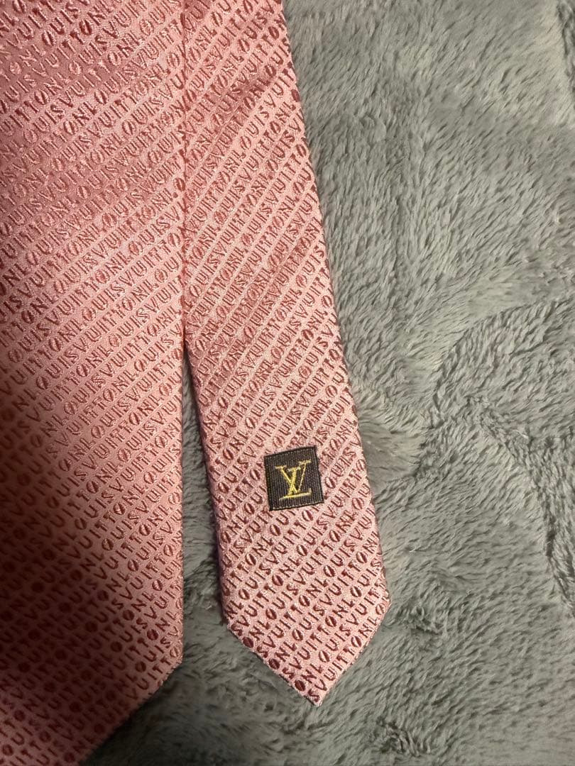 Louis Vuitton ピンク ネクタイ　成人式 モノグラム 期間限定値下げ
