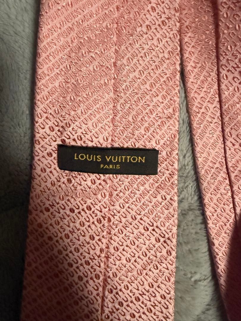 Louis Vuitton ピンク ネクタイ　成人式 モノグラム 期間限定値下げ
