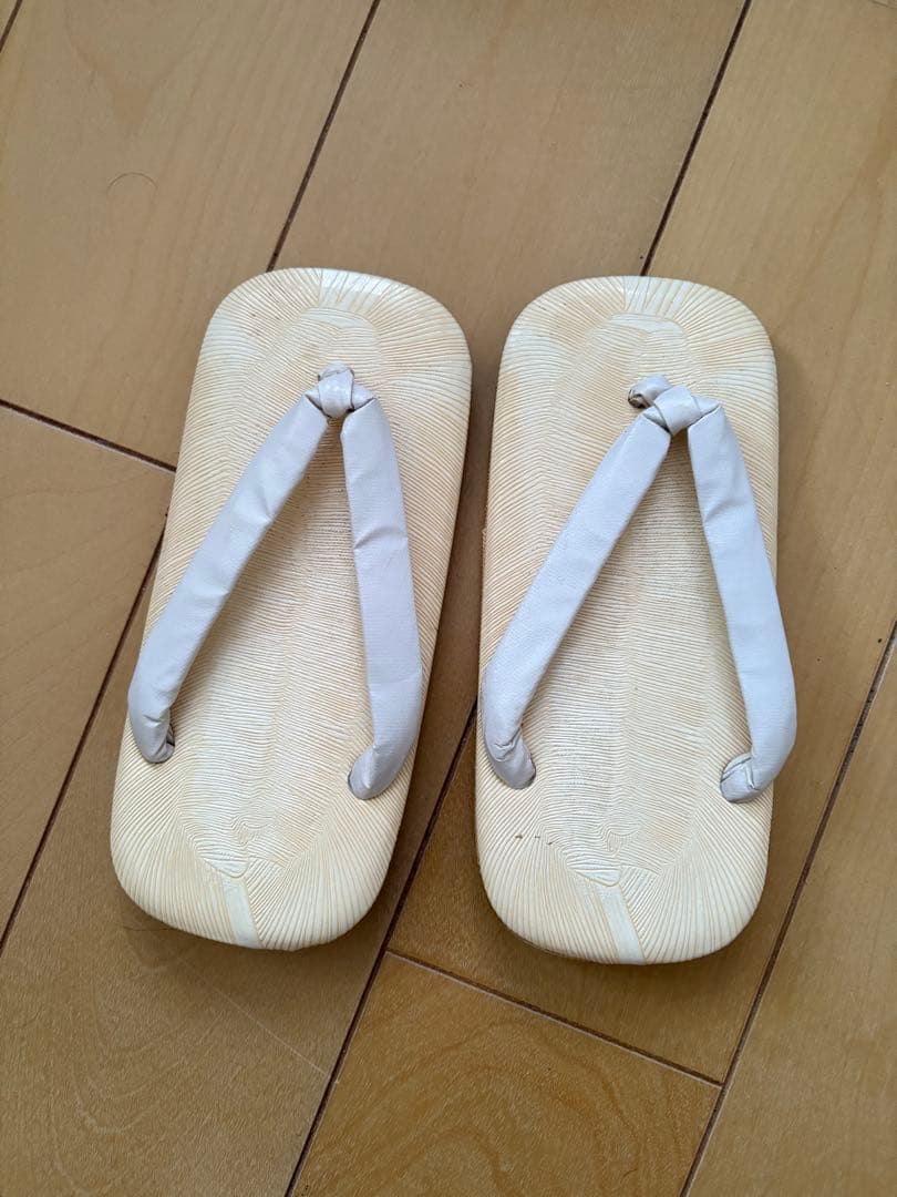 七五三　五歳　男の子袴セット一式　小柄　黒に緑　華やかな袴