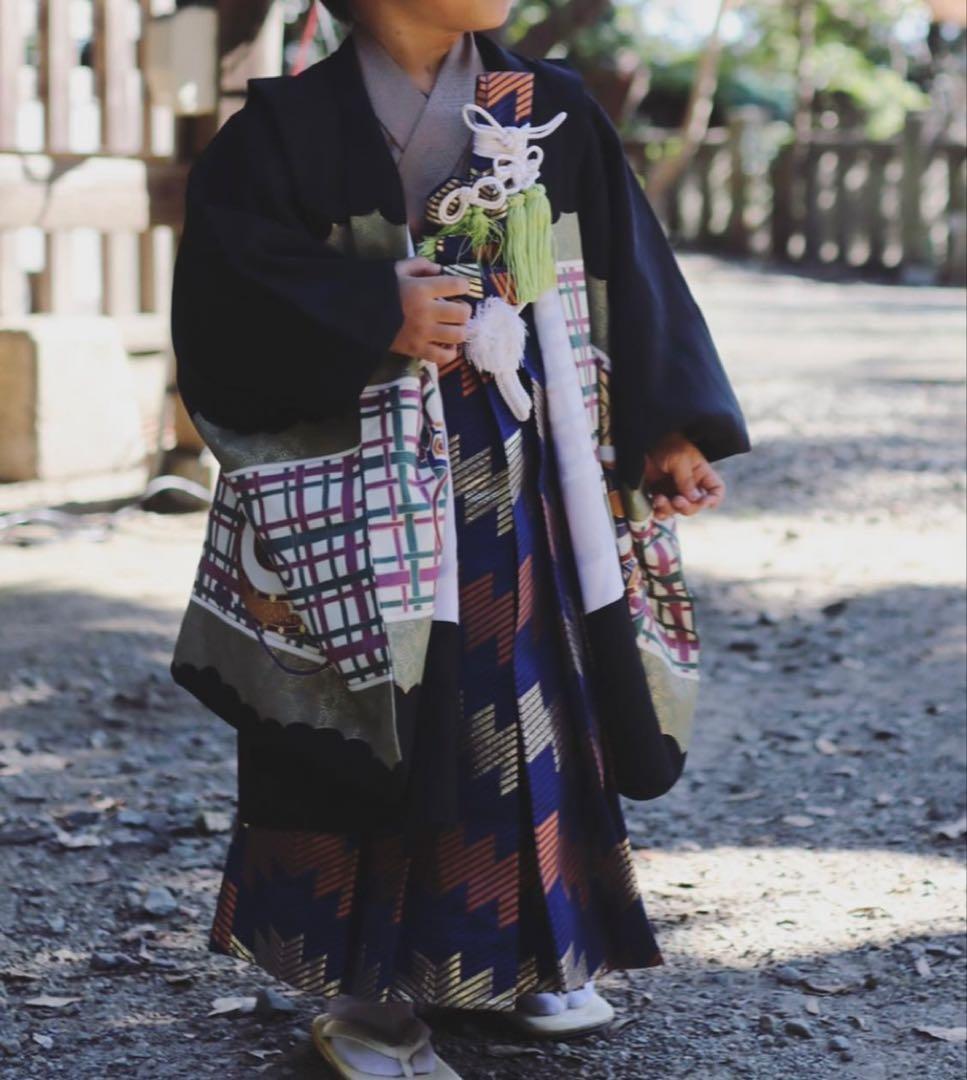 七五三　五歳　男の子袴セット一式　小柄　黒に緑　華やかな袴