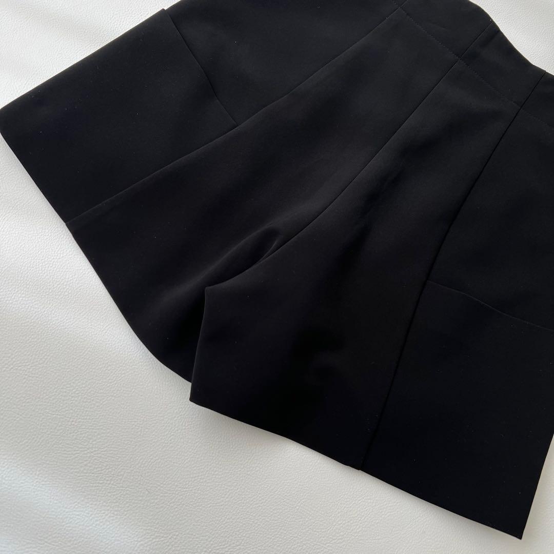美品　FOXEY NEWYORK フォクシー　ショートパンツ　ブラック　38