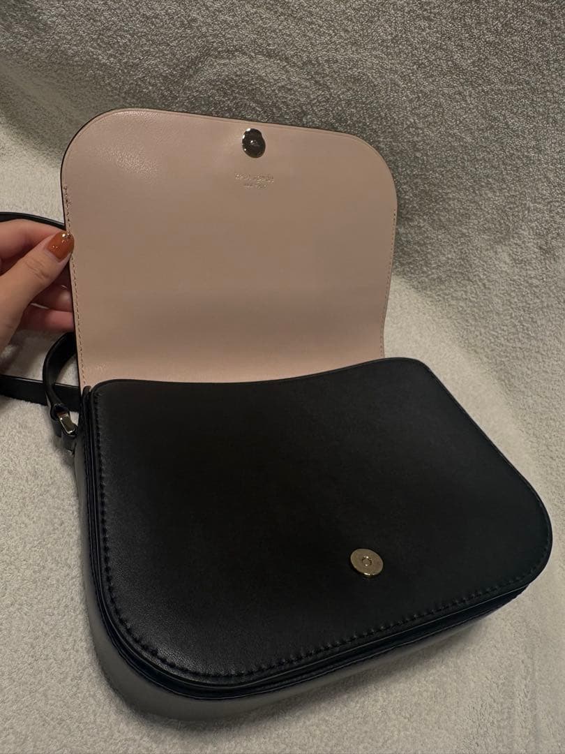 【美品】kate spade ショルダーバッグブラック レザー フラップ斜め掛け