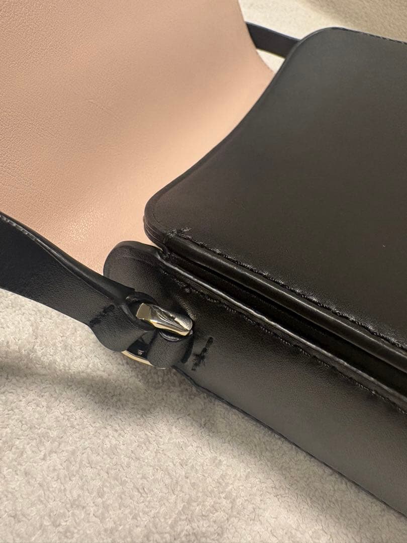 【美品】kate spade ショルダーバッグブラック レザー フラップ斜め掛け