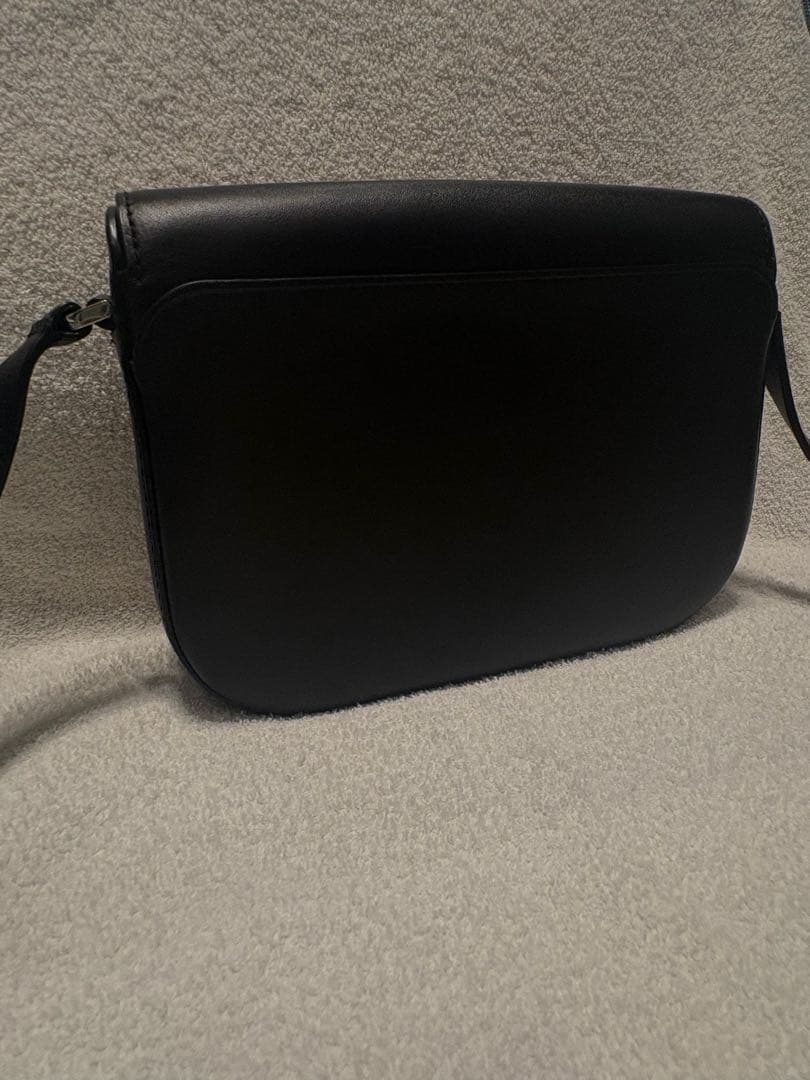 【美品】kate spade ショルダーバッグブラック レザー フラップ斜め掛け