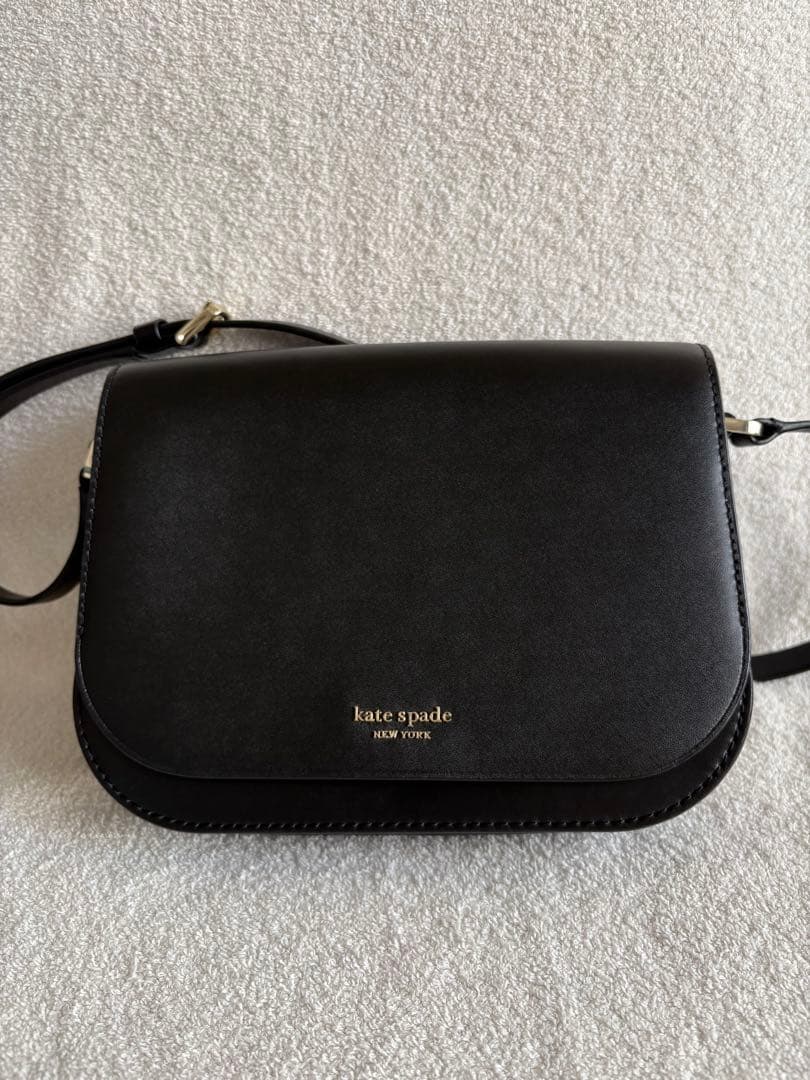 【美品】kate spade ショルダーバッグブラック レザー フラップ斜め掛け
