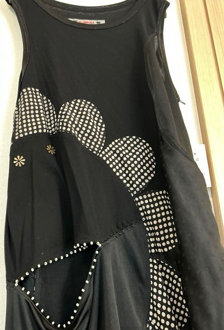 アルベロベロの花柄ビジュー付きノースリーブチュニック