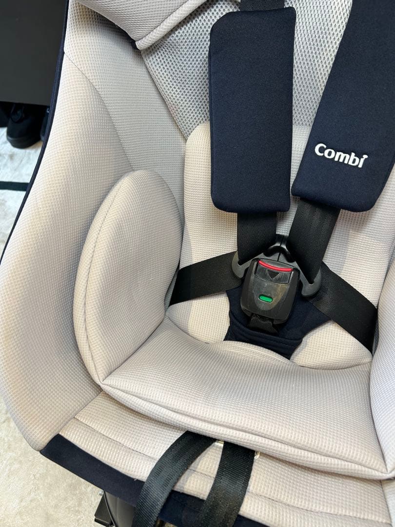 コンビ クルムーヴ スマート Light ISOFIX 新生児 チャイルドシート