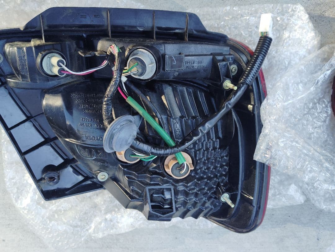 れいぶん様 16アリスト 後期テールランプ外側 訳あり