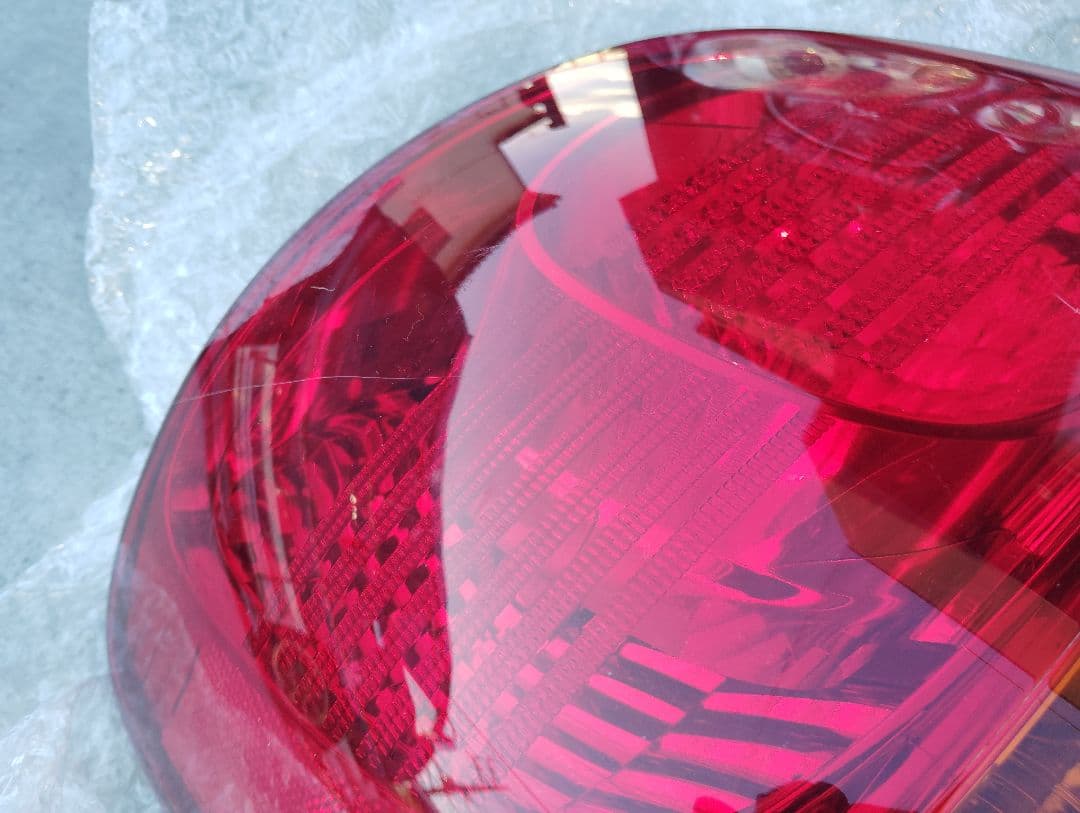 れいぶん様 16アリスト 後期テールランプ外側 訳あり