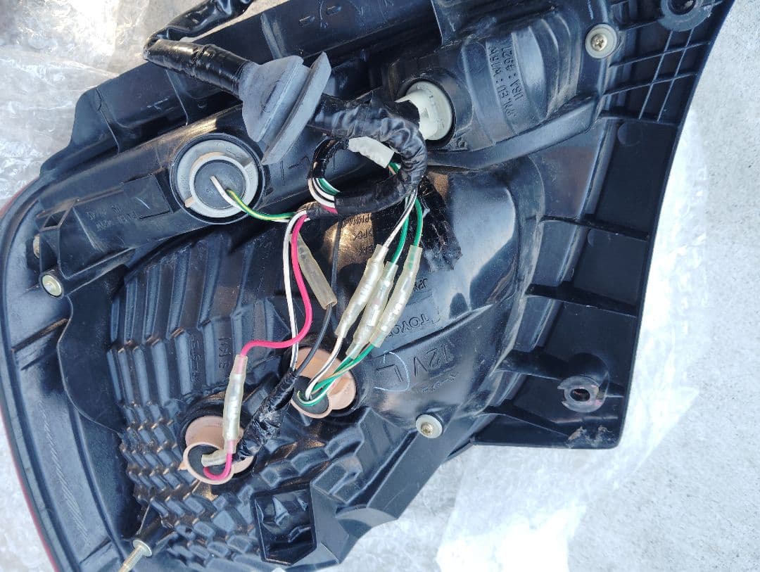 れいぶん様 16アリスト 後期テールランプ外側 訳あり