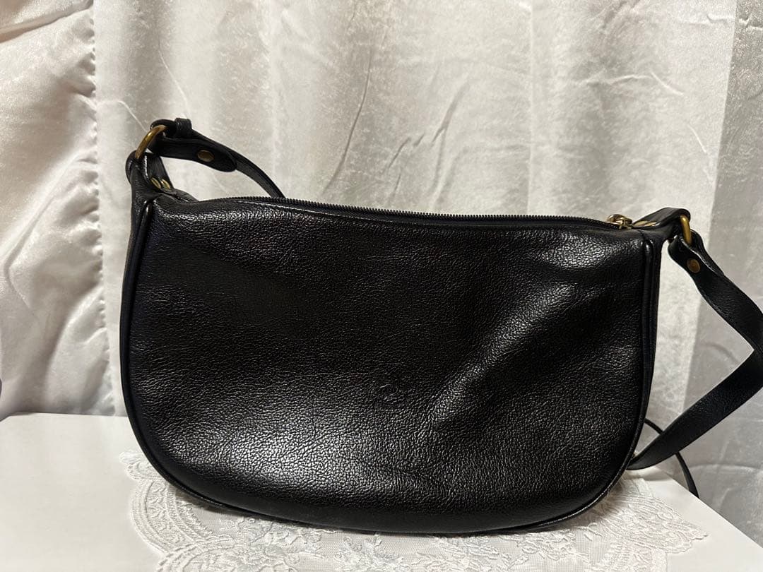 イルビゾンテ 三日月 ショルダーバッグ　黒　ブラック