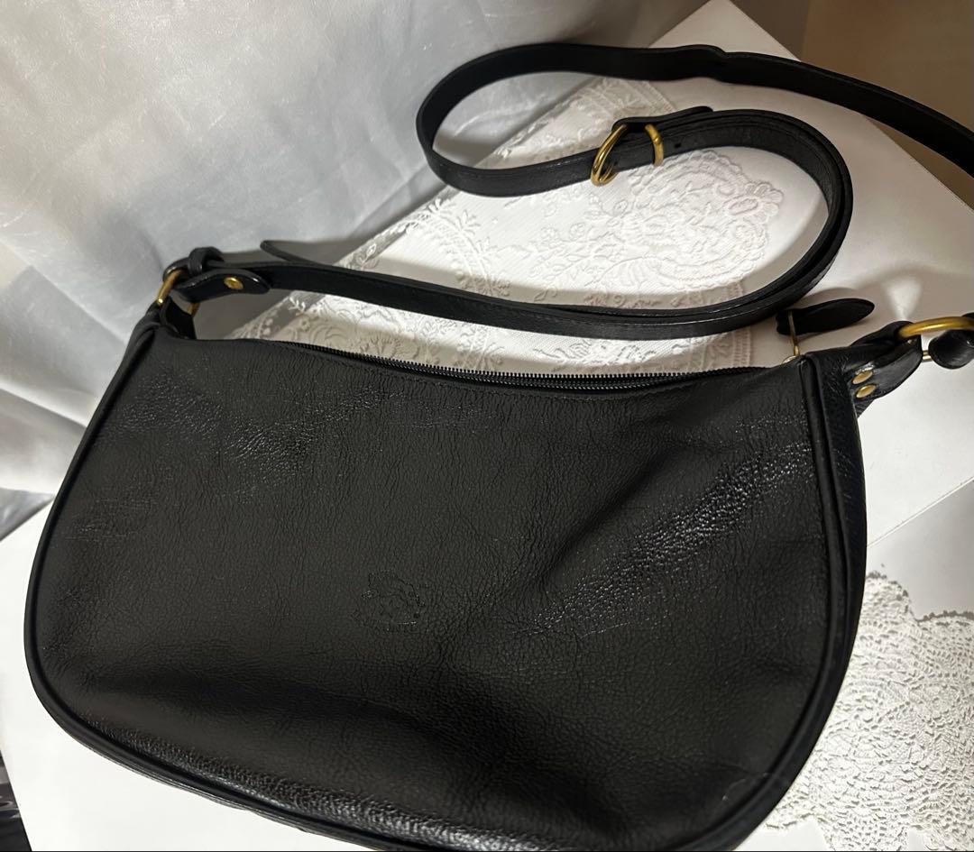 イルビゾンテ 三日月 ショルダーバッグ　黒　ブラック