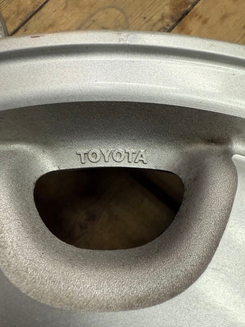 コーンスープとペヤングハイエースワゴン 100系 純正 アルミホイール4本