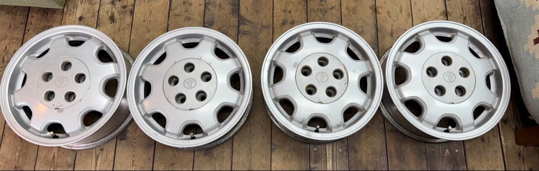 コーンスープとペヤングハイエースワゴン 100系 純正 アルミホイール4本