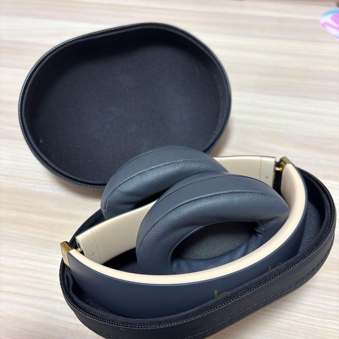 beatsStudio3 ワイヤレスヘッドホン(専用ケースつき)