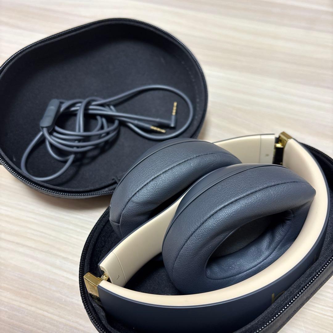 beatsStudio3 ワイヤレスヘッドホン(専用ケースつき)