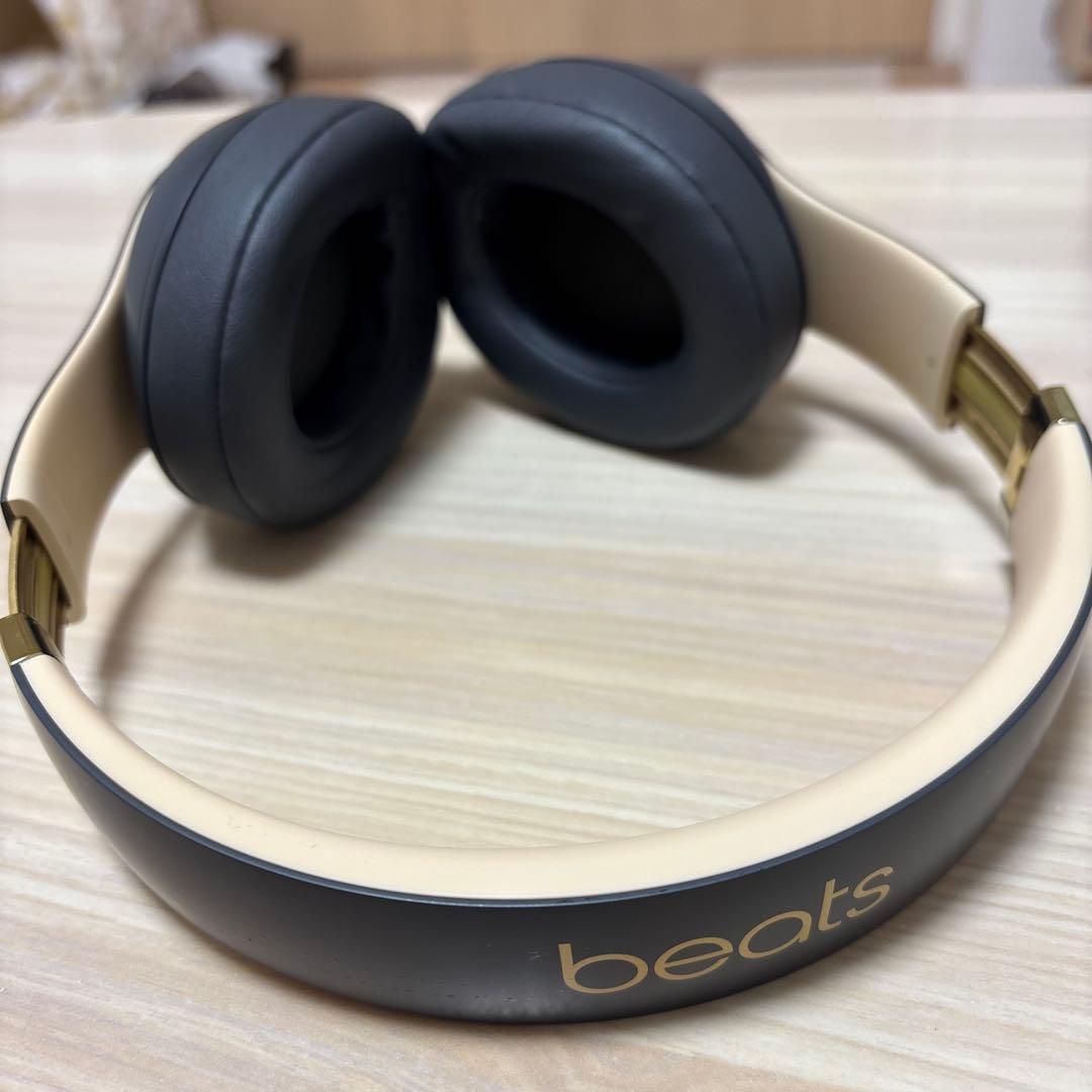 beatsStudio3 ワイヤレスヘッドホン(専用ケースつき)