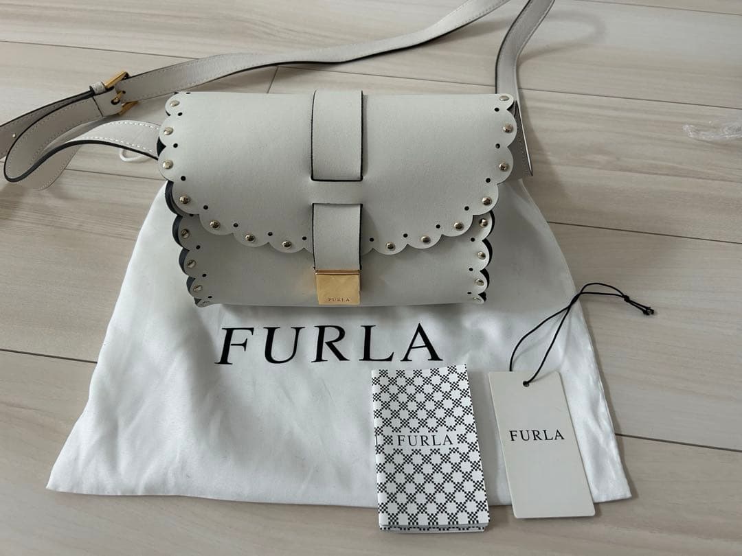 リー様◎新品希少☻FURLAフルラ スカラップミニショルダーバッグホワイト